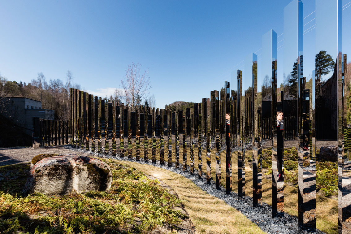 work fullscreen picture